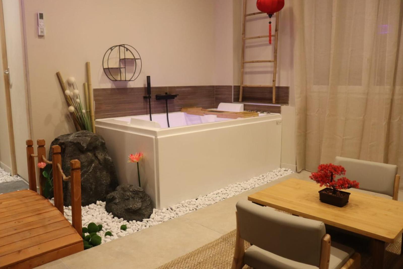 Loveroom Japon Avec Balneotherapie Тулон Экстерьер фото