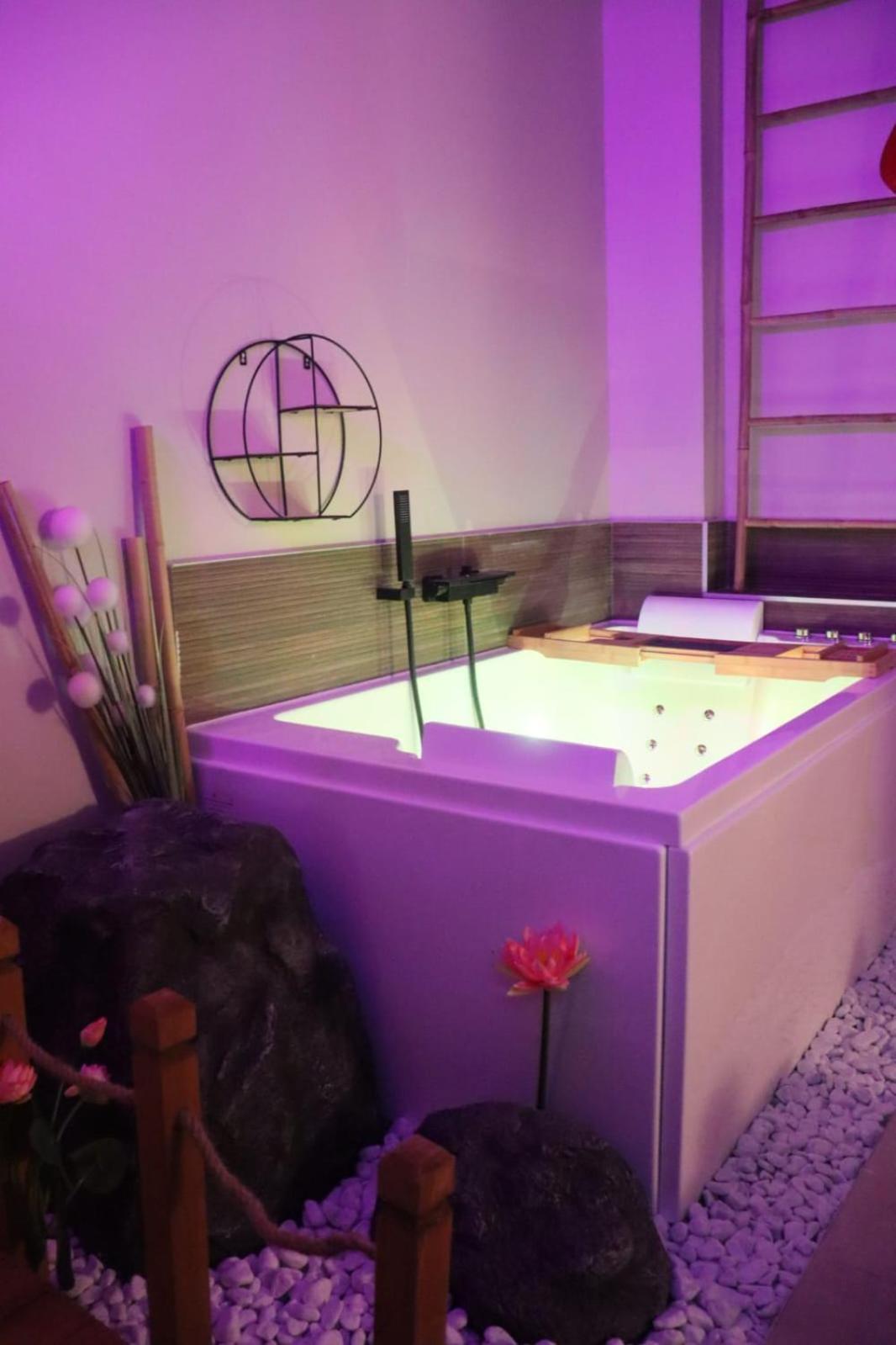 Loveroom Japon Avec Balneotherapie Тулон Экстерьер фото