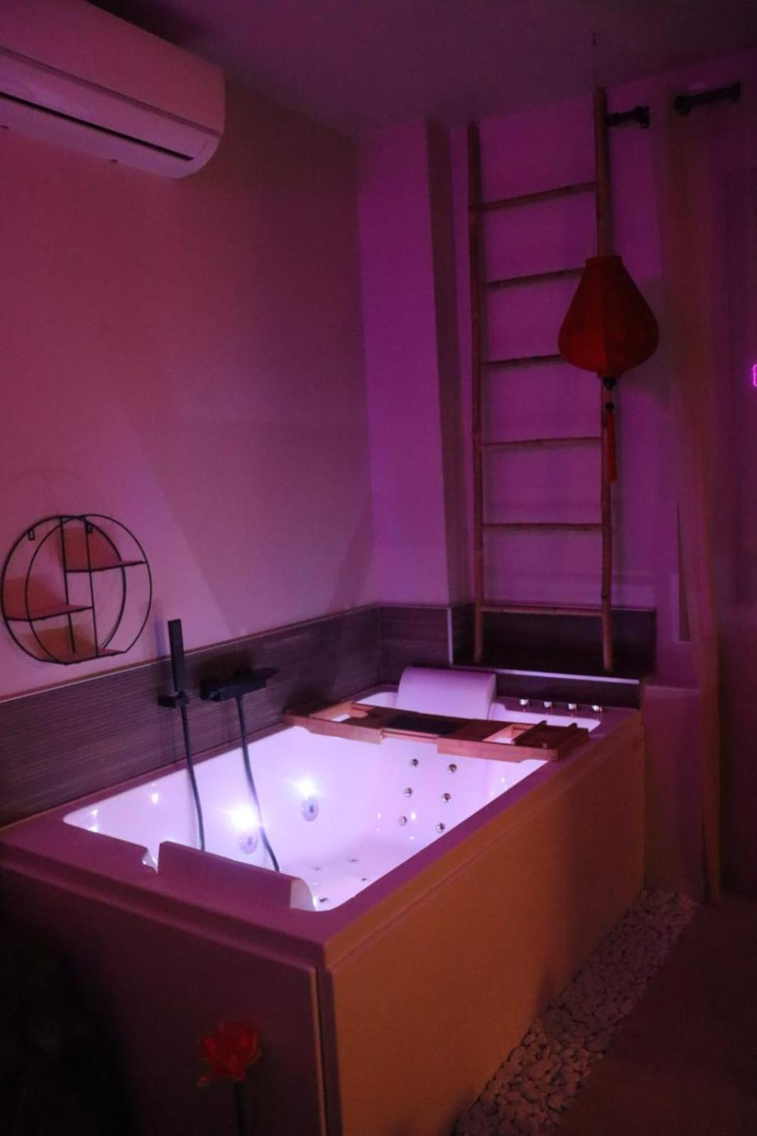 Loveroom Japon Avec Balneotherapie Тулон Экстерьер фото