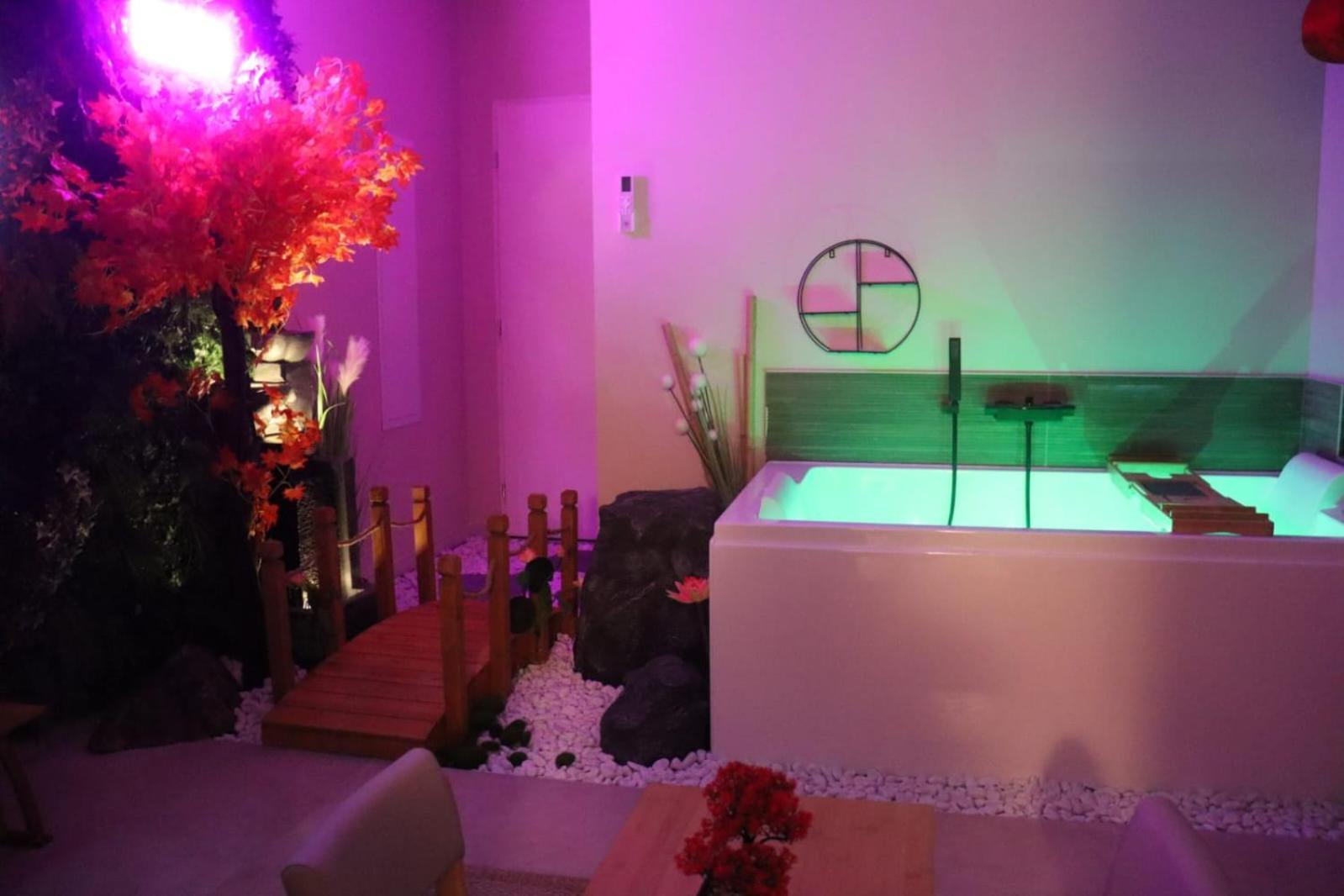 Loveroom Japon Avec Balneotherapie Тулон Экстерьер фото
