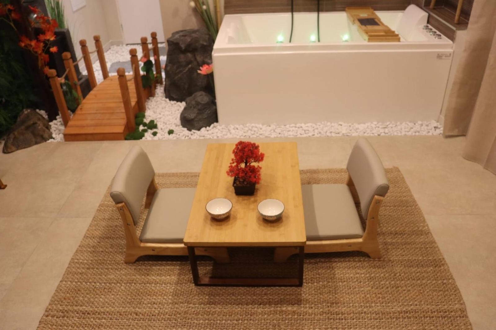 Loveroom Japon Avec Balneotherapie Тулон Экстерьер фото