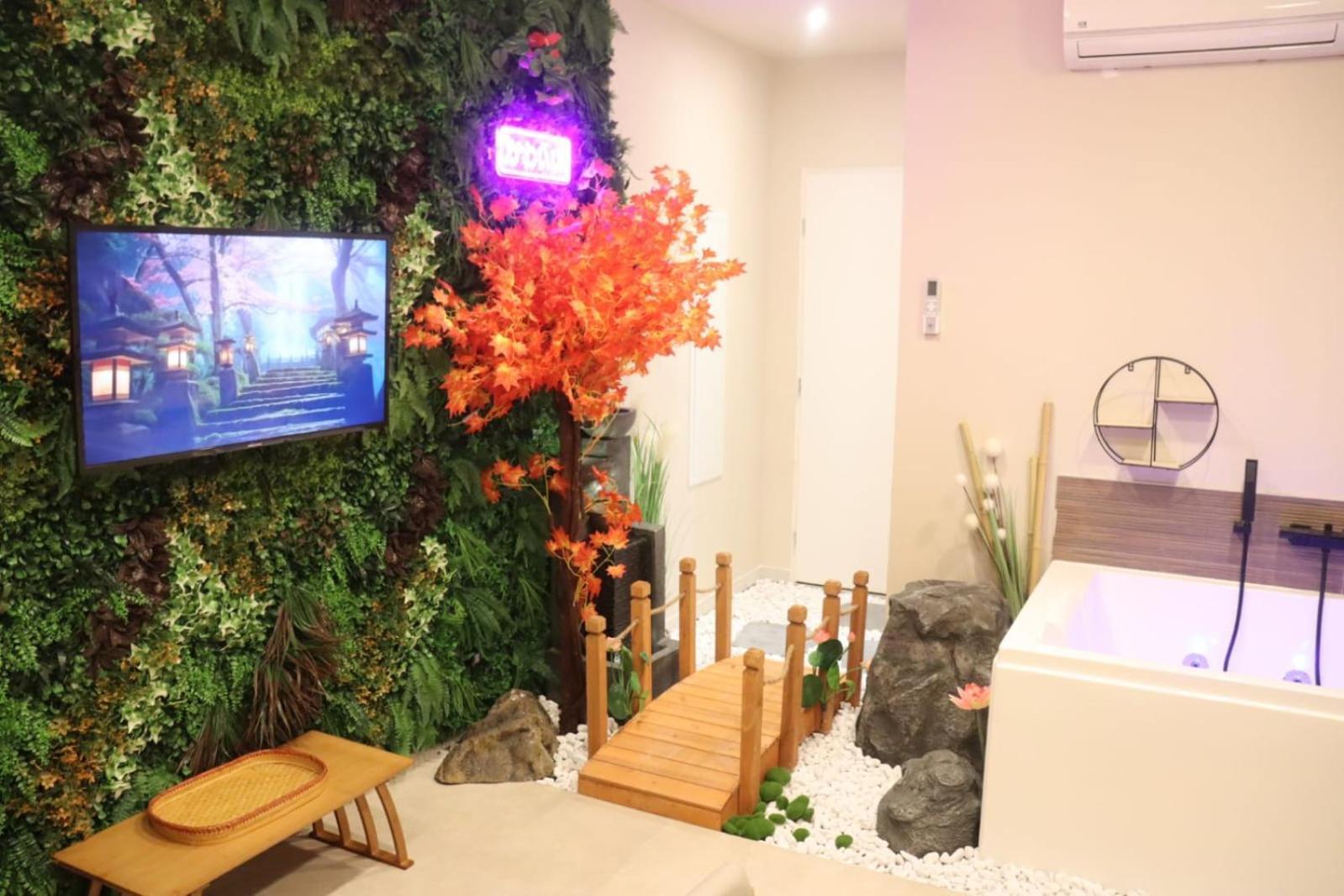 Loveroom Japon Avec Balneotherapie Тулон Экстерьер фото